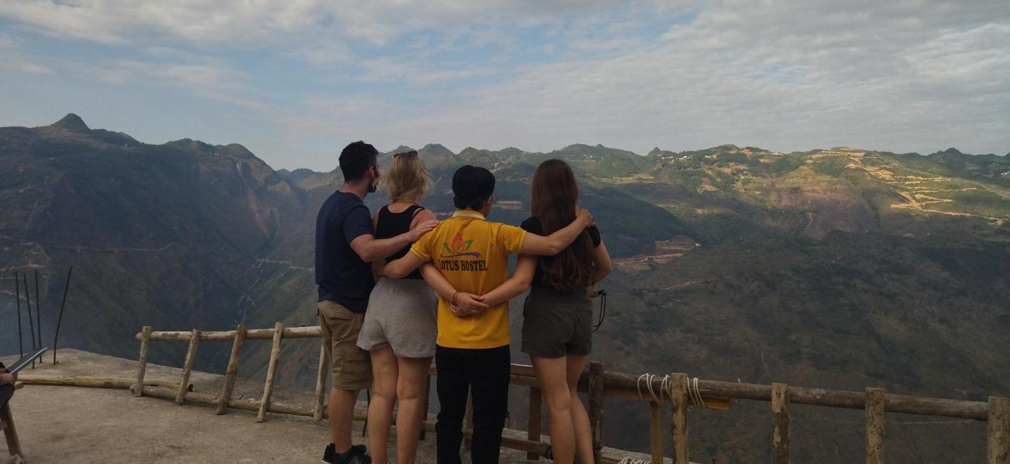 Ha Giang Lotus Hostel Motorbikes Tours Zewnętrze zdjęcie