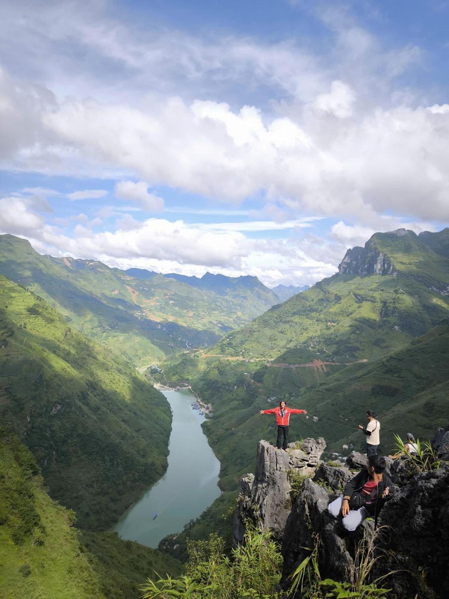 Ha Giang Lotus Hostel Motorbikes Tours Zewnętrze zdjęcie